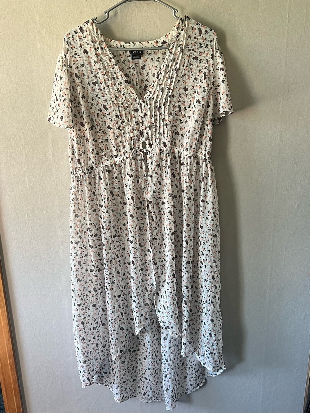 Torrid White Floral Sheer Hi Low Flowy Top Size 1